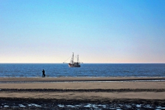 Krabbenkutter vor dem Strand